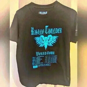Vintage Rising Thunder  Tour T-shirt size Medium